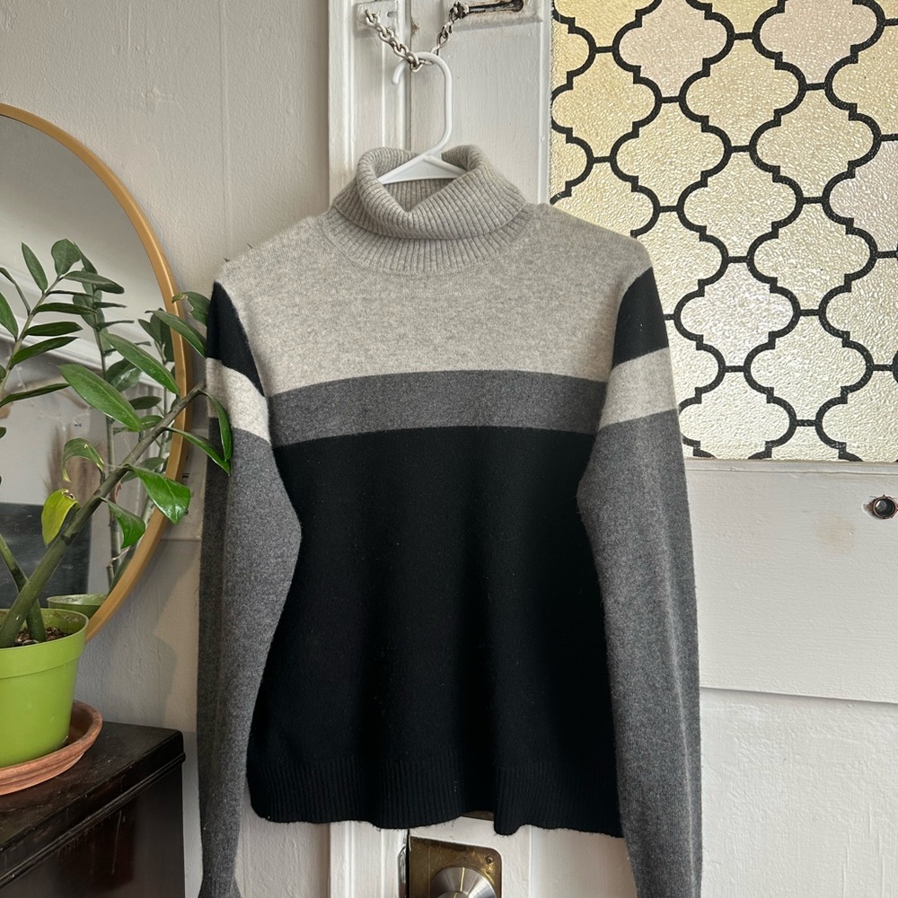 Valerie Stevens Black and Gray Turtleneck Sweater 100% cashmere
